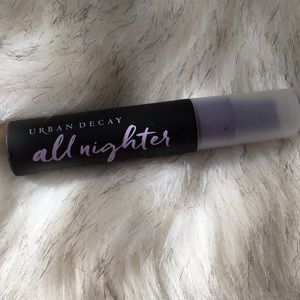 Urban Decay-All Nighter. Make up setting spray.